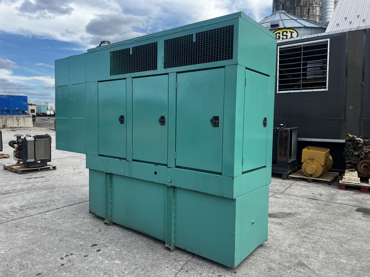 150 KW Cummins/Onan #DGFA-4487690, Diesel Generator Set, 120/240 Volt, 1800 RPM, 8.3 liter engine, circuit - Image 2