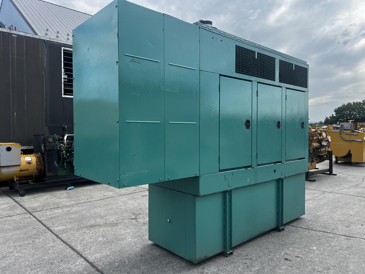 150 KW Cummins/Onan #DGFA-4487690, Diesel Generator Set, 120/240 Volt, 1800 RPM, 8.3 liter engine, circuit - Image 4