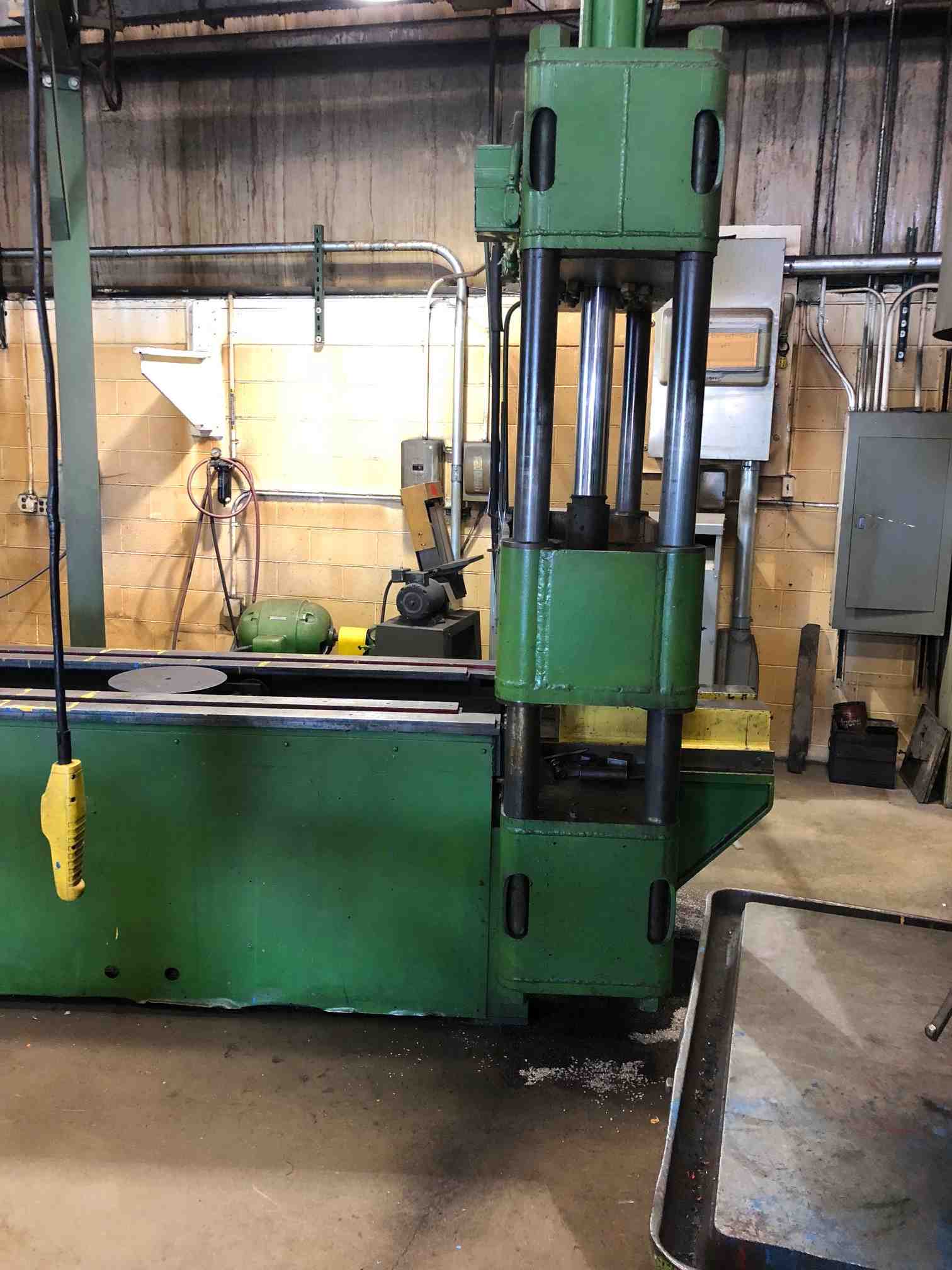 60 Ton, 4-post hydraulic straightening press, 23" stroke, 24" daylight, 42" x 18" table, 117" pneumatic run - Image 3