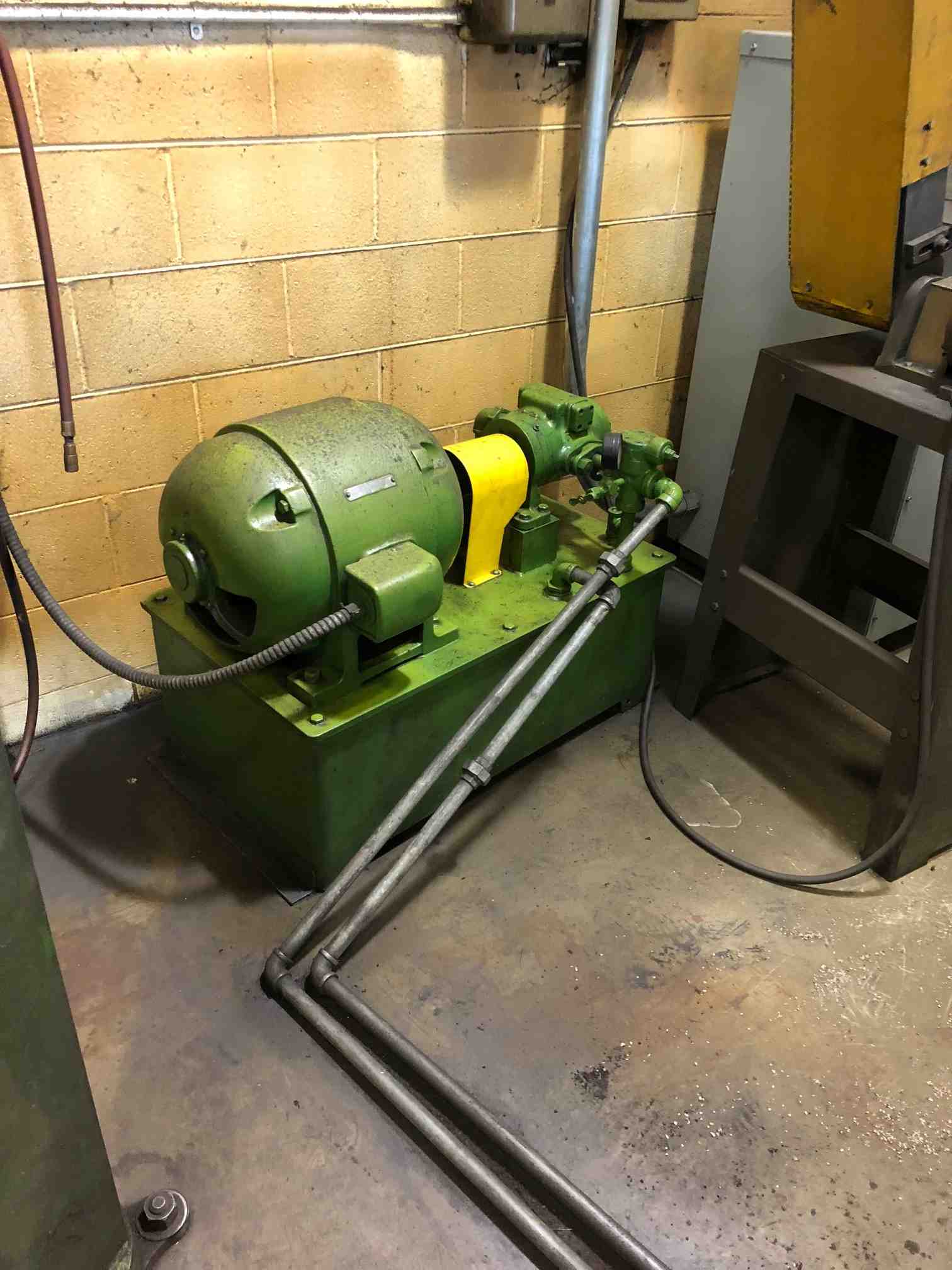 60 Ton, 4-post hydraulic straightening press, 23" stroke, 24" daylight, 42" x 18" table, 117" pneumatic run - Image 7