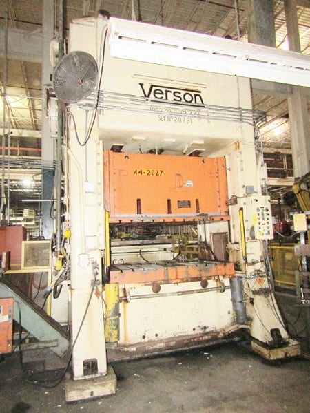 250 Ton, Verson #S2-250-72-48, straight side press, 10" stroke, 20" Shut Height, 8" adj., 72" x 48" bed, 24" - Image 2