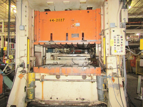 250 Ton, Verson #S2-250-72-48, straight side press, 10" stroke, 20" Shut Height, 8" adj., 72" x 48" bed, 24" - Image 6