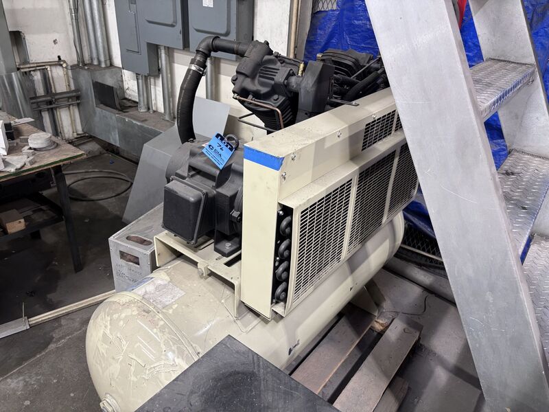 51 cfm, 175 psi, Ingersoll-Rand #7100E15-P, 2-stage reciprocating horizontal air compressor, 15 HP - Image 1