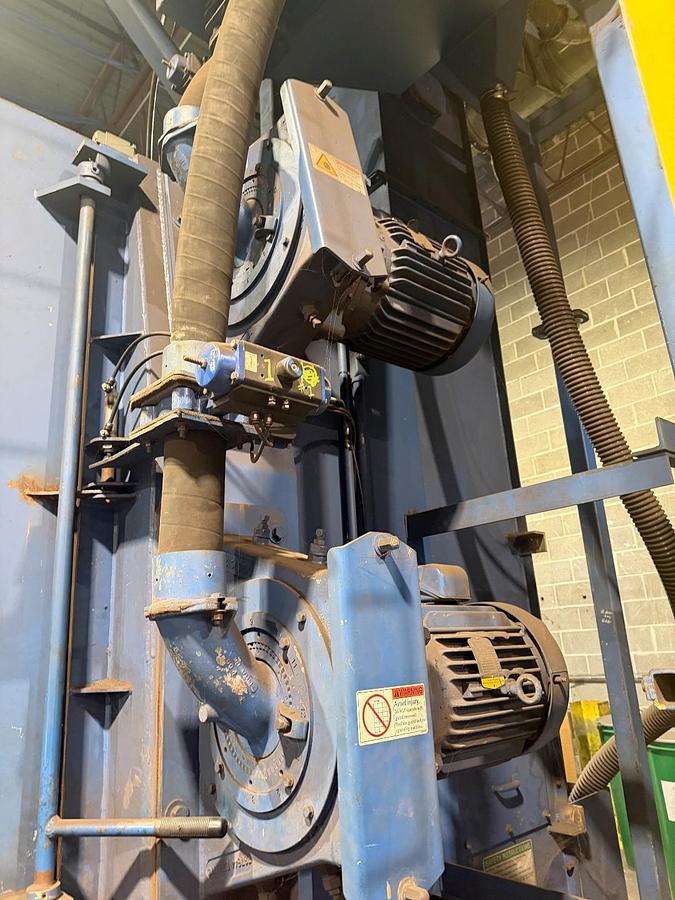 84" Wheelabrator, Table Blast Machine, (2) 15 HP blast wheels, dust collector, 2012 - Image 3