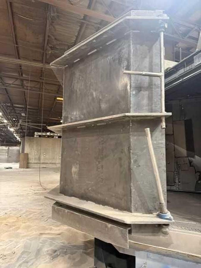 84" Wheelabrator #A3-60383, Table Blast Machine, (2) 15 HP blast wheels, 74" part height, reclaimer - Image 3