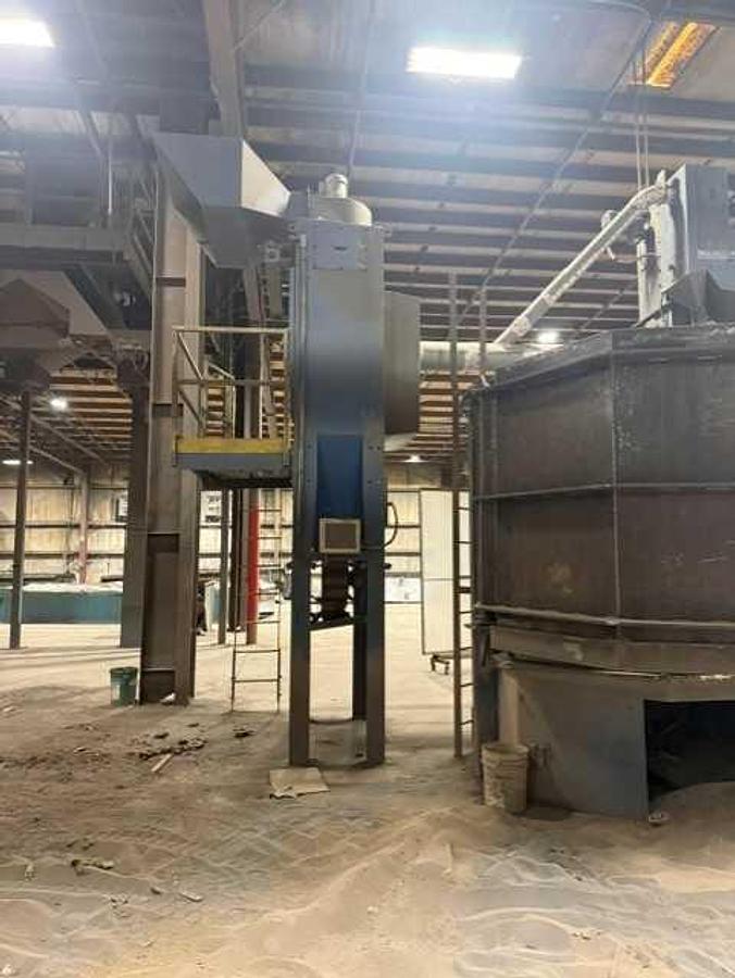 84" Wheelabrator #A3-60383, Table Blast Machine, (2) 15 HP blast wheels, 74" part height, reclaimer - Image 4