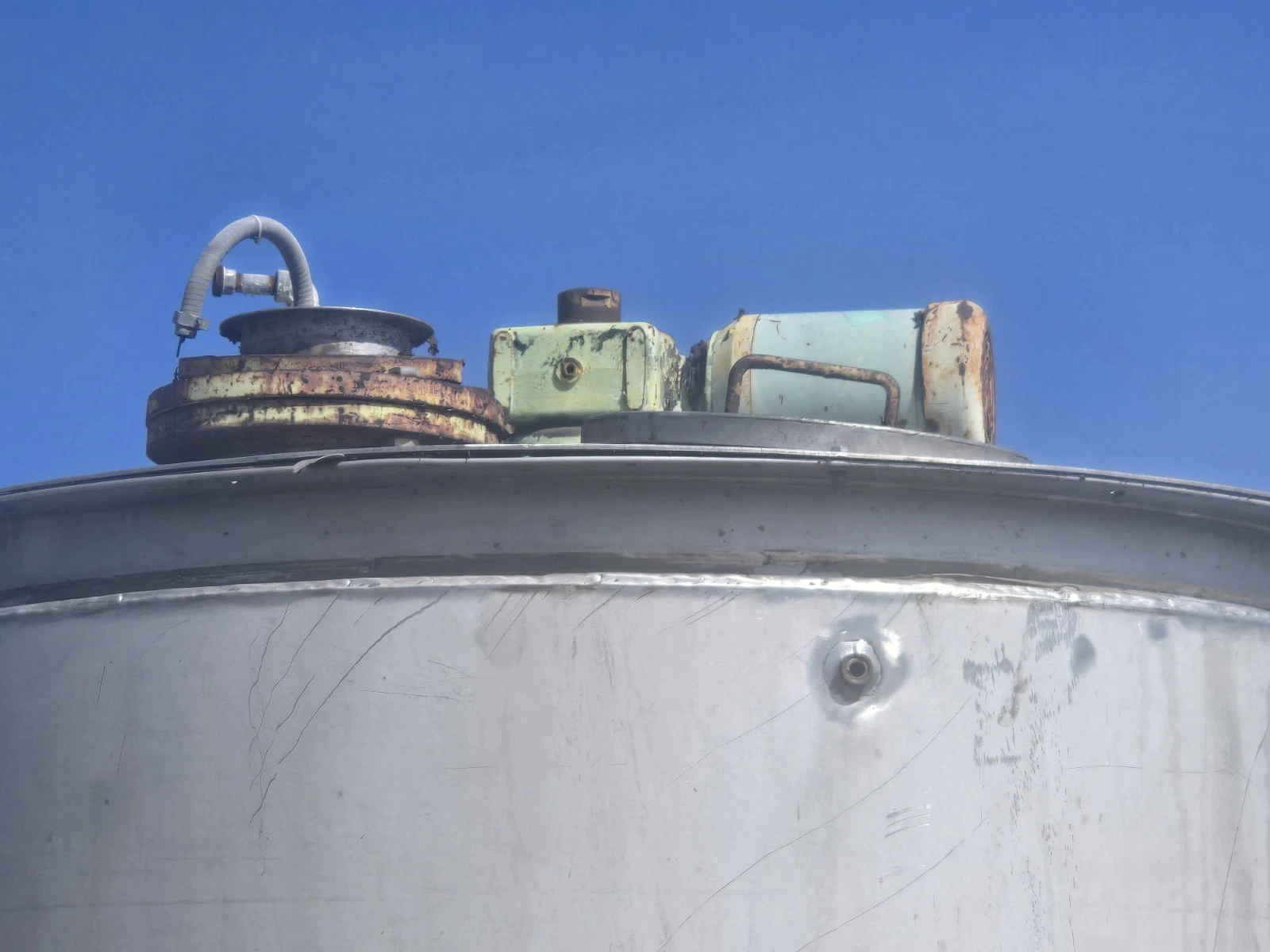 1500 gallon Stainless Steel mixing tank, 6' x 8' - Image 5