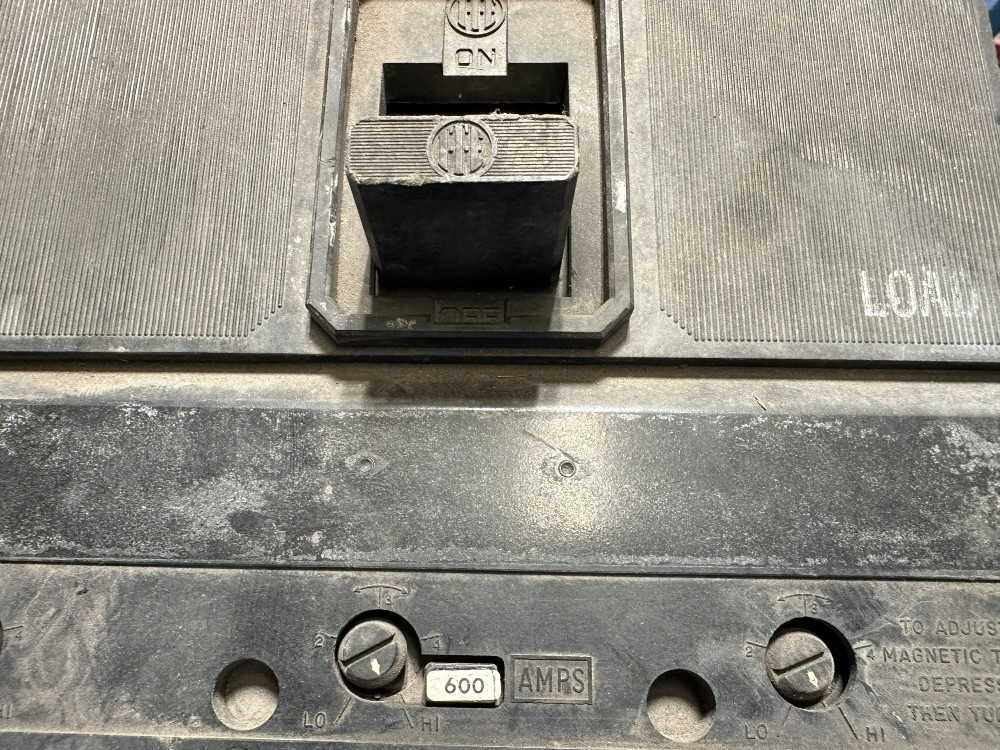600 Amps, ITE Power, Molded Case Circuit Breaker, 3-Pole, Adjustable Magnetic Trip Unit, 600A Current Rating - Image 2