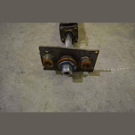 3" Bore, Air Cylinder, 1" outside dimension ram, 60" stroke, bolt-on mounting plate, (6 available) - Image 4