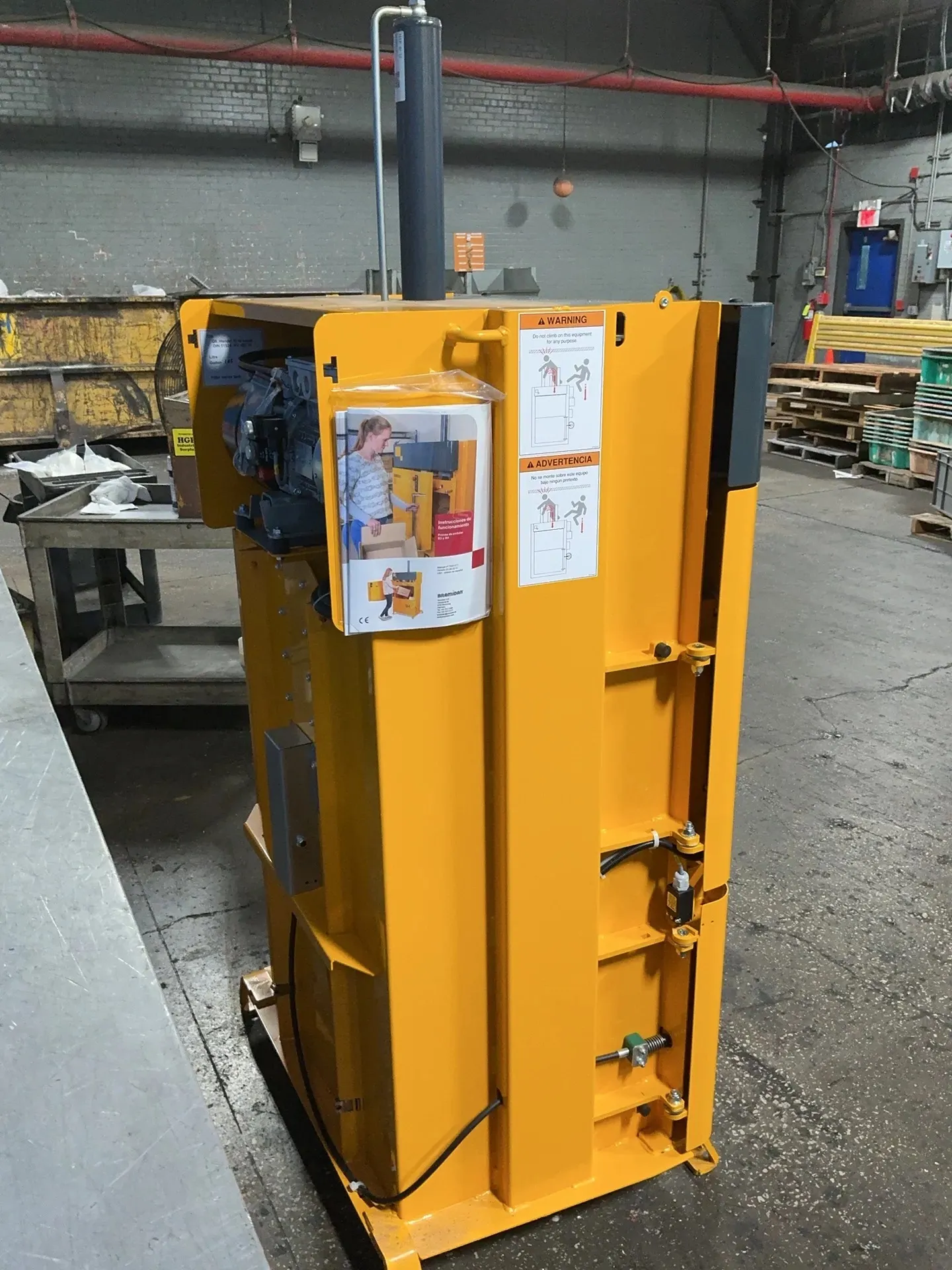 20" x 30" x 37-1/2" Bramidan #B4, Vertical Baler, 1 HP, 1700 RPM, 10 A, 115 V. - Image 4