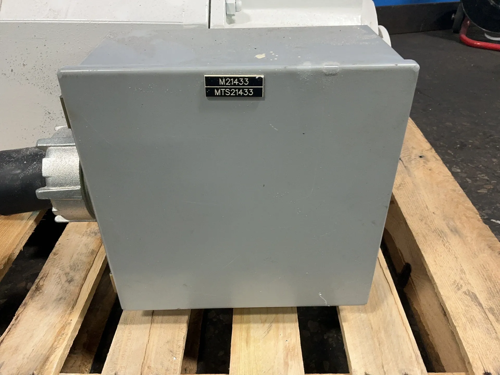 250 HP HP RPM 1765/2200 RPM Allen-Bradley #1329L-LB25017FVH-RL-FL, DC Motor, 295 A, 460 Volts - Image 5