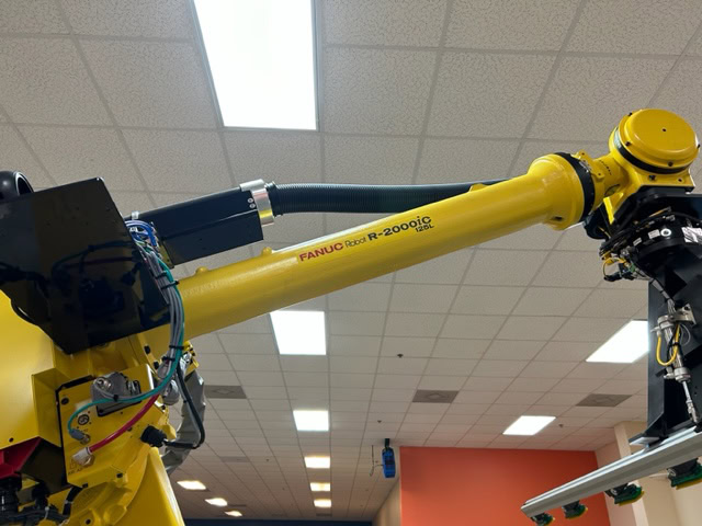 Fanuc R-2000iC 125L, 6-Axis Industrial Robot, 125 kg payload, 3,100 mm reach, 0.05 mm repeatability, floor - Image 2