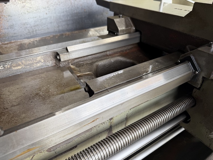 26" x 80" Sharp #2680B, engine lathe, 17" swing over cross slide, 3-jaw 12.5" chuck, 2-Axis digital read out - Image 4