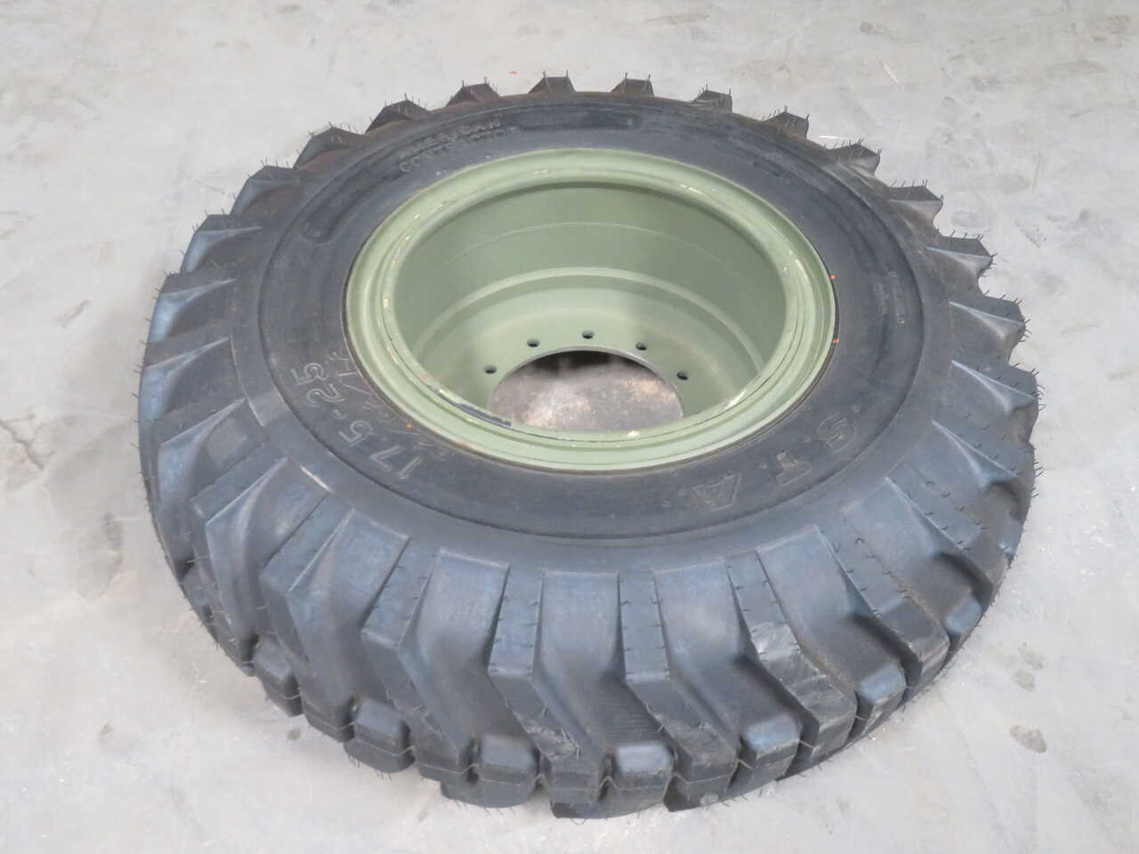 American Contractor #17.5-25, Heavy-Duty Multi-Purpose Radial Tire, E2/C2/L2 - Image 1