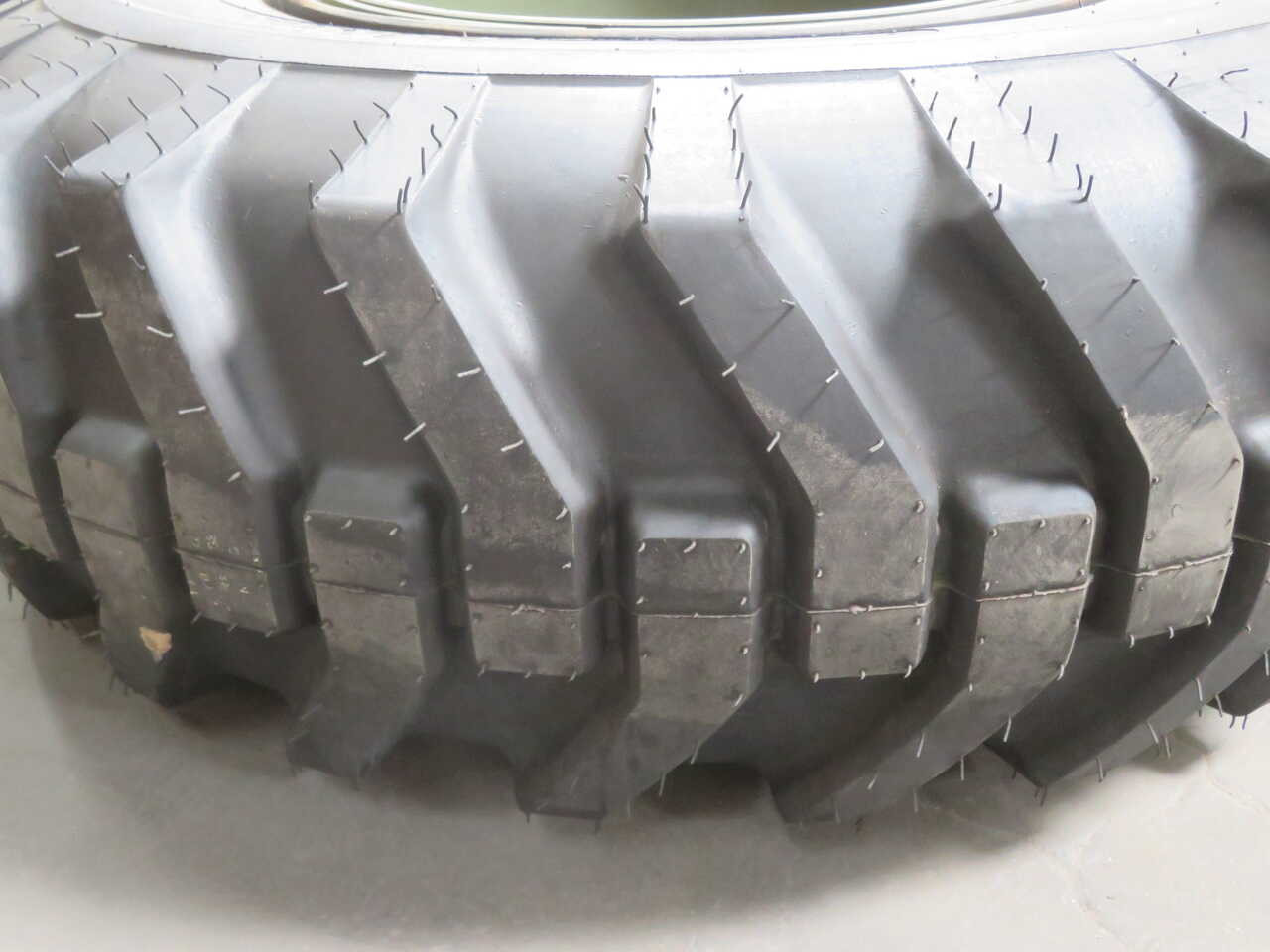 American Contractor #17.5-25, Heavy-Duty Multi-Purpose Radial Tire, E2/C2/L2 - Image 2