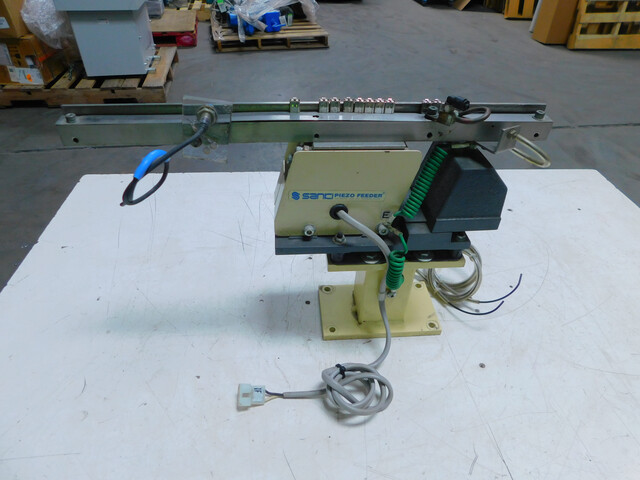 Sanki, Piezo In-Line Parts Feeder, 240 V., 1 Ph. - Image 1