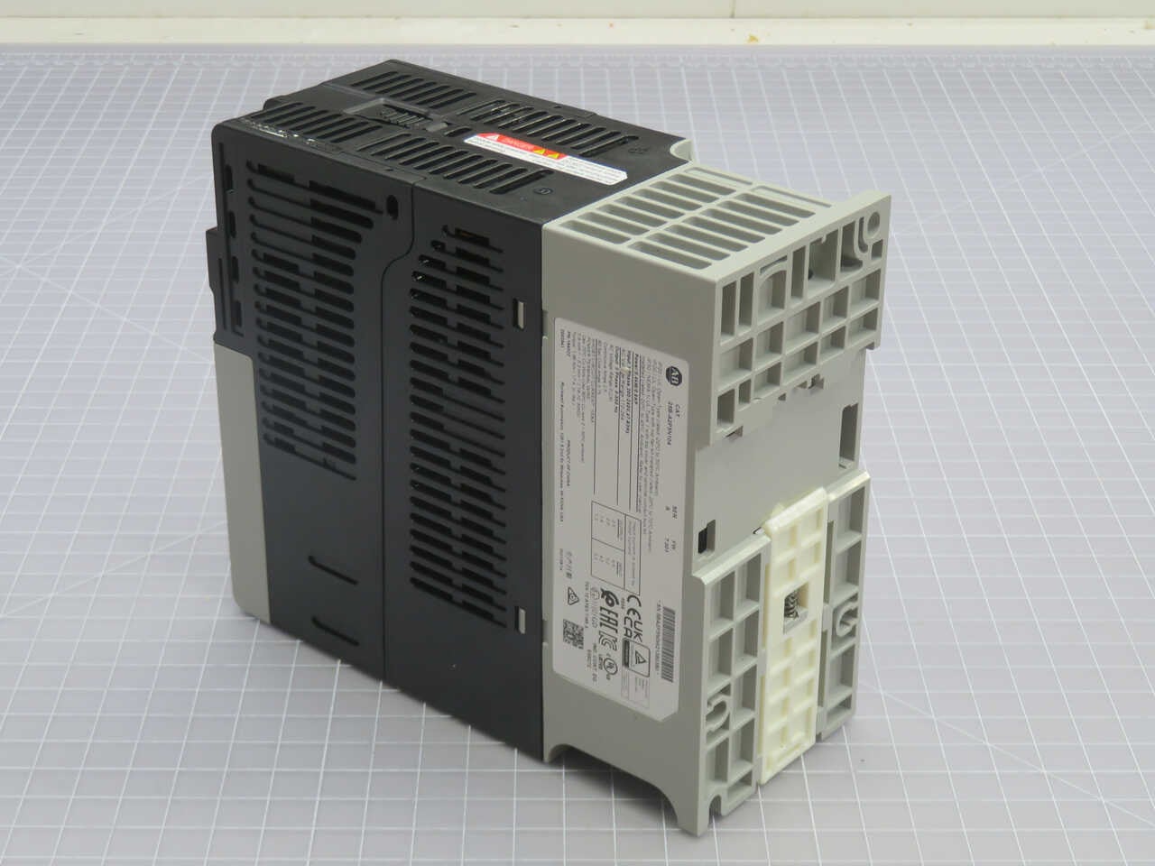 0.5 HP Allen-Bradley #25B-A2P5N104, PowerFlex 525 AC Drive, 2.5 Amp, 240 Volts, 1 phase - Image 4