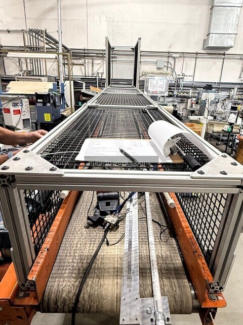 EMI, Belt Conveyor, aluminum extrusion frame, wire mesh side & hood guarding, telescoping legs on casters - Image 4