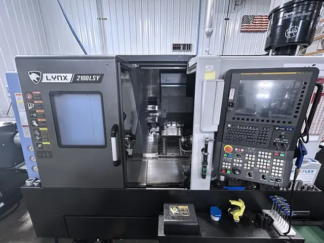 Daewoo Doosan #Lynx-2100LSYB, CNC turning center, 8" chuck, 2.6" bar, 11.8" diameter, 20.1" length, 4500 RPM - Image 2