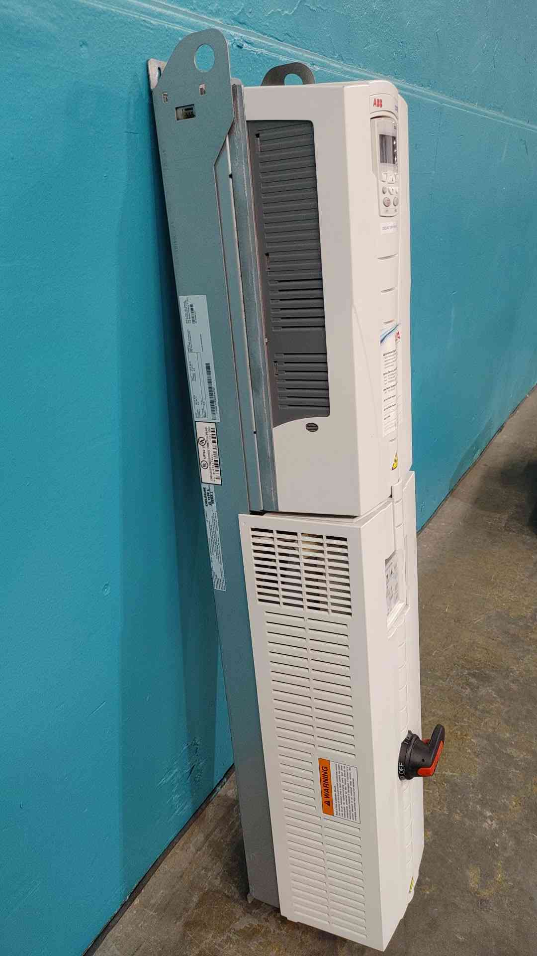 30 HP ABB #ACH550-VCR-045A-4, AC VFD, 480 Volts, E-Clipse bypass (2 available) - Image 2