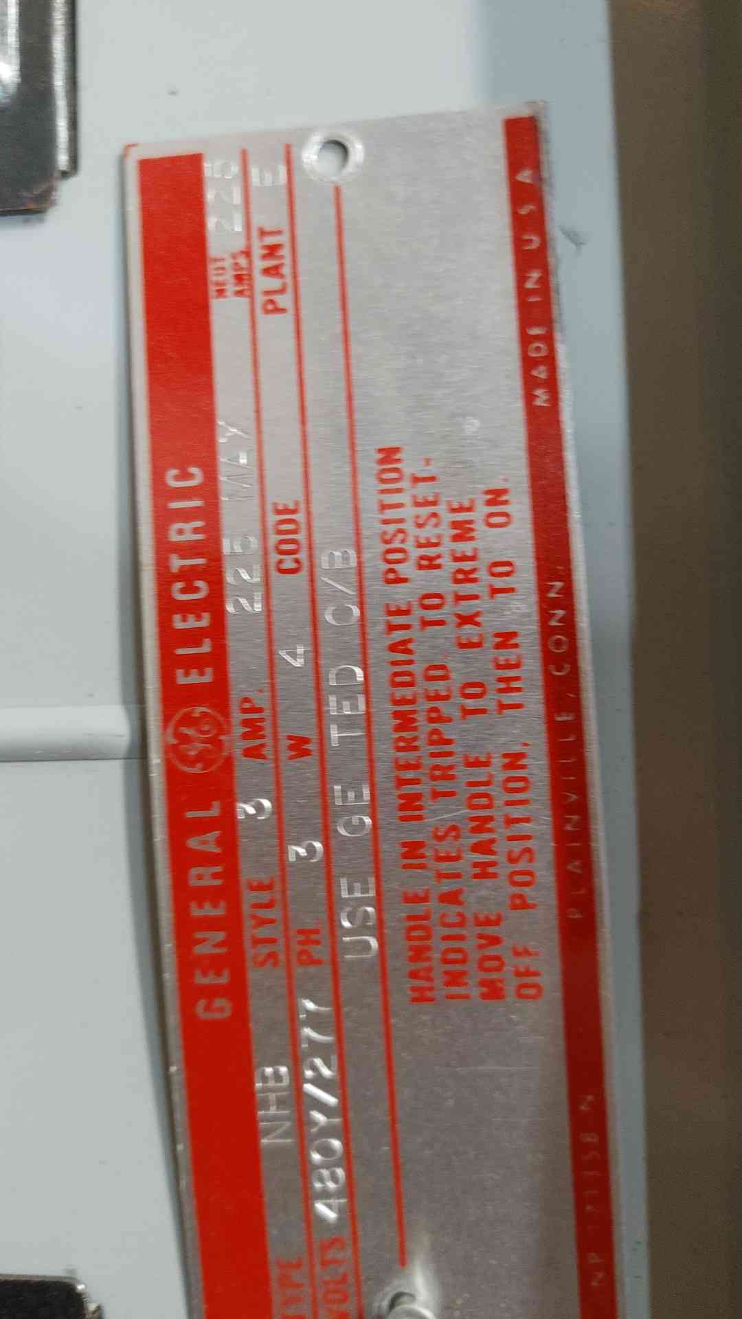 225 Amp. General Electric NHB, panelboard, 480Y/277 Volts, 3 phase, w/ 21 20A 1-pole & 1 70A 3-pole breakers - Image 4