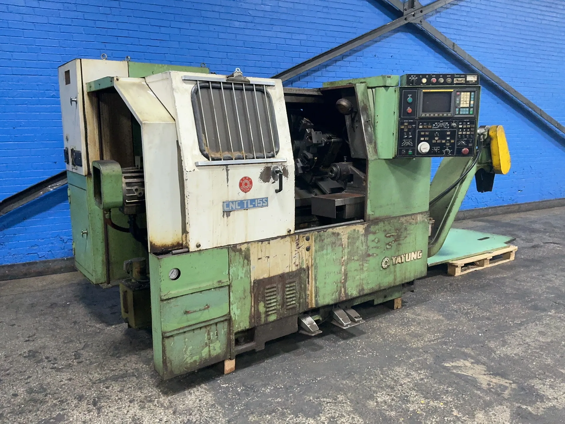 Tatung #CNC TL-15S, CNC Lathe, Fanuc OT control, 10" 2-jaw chuck, 1" bore, multiposition tool changer - Image 1