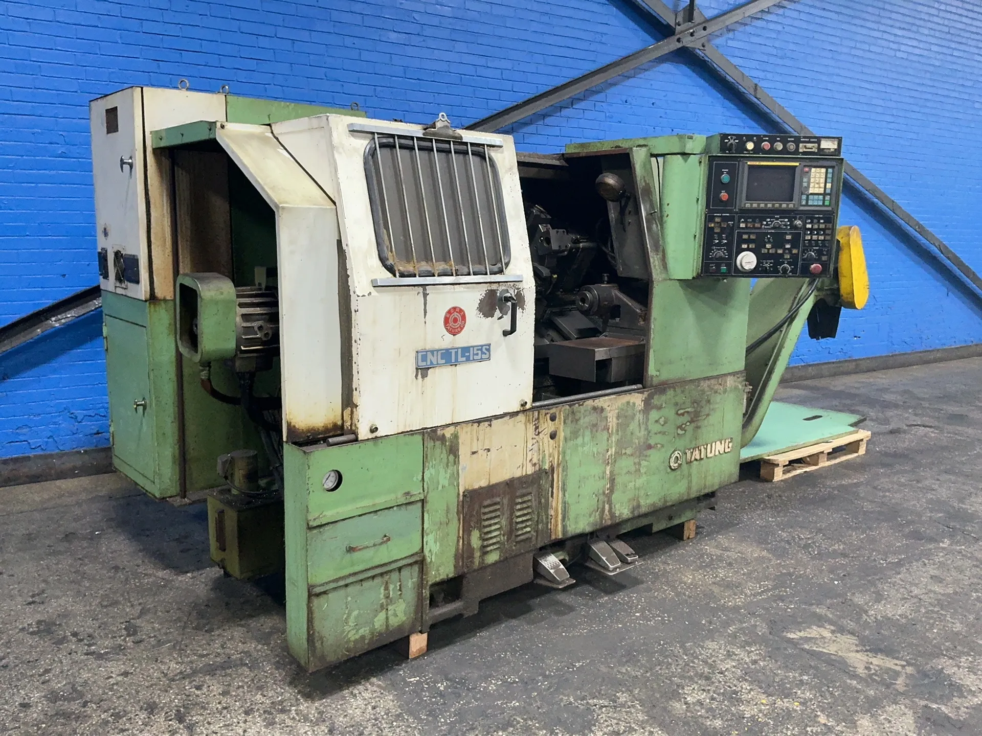 Tatung #CNC TL-15S, CNC Lathe, Fanuc OT control, 10" 2-jaw chuck, 1" bore, multiposition tool changer - Image 2