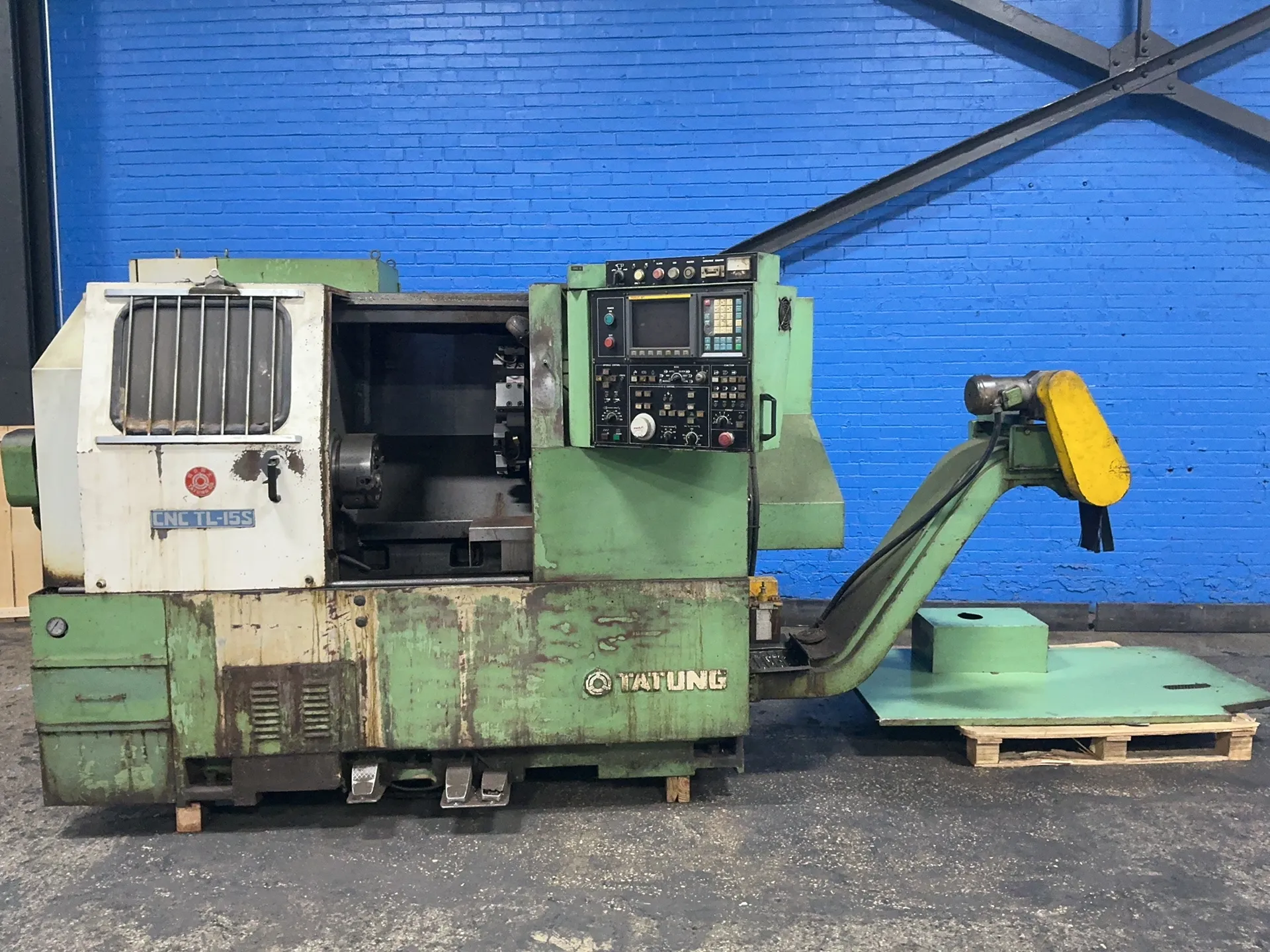 Tatung #CNC TL-15S, CNC Lathe, Fanuc OT control, 10" 2-jaw chuck, 1" bore, multiposition tool changer - Image 4