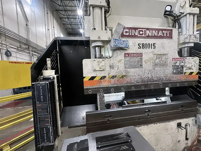 60 Ton, Cincinnati #60PF4, CNC press brake, 6' overall, 54" between housing, 11" stroke, 10" throat, 20" - Image 3