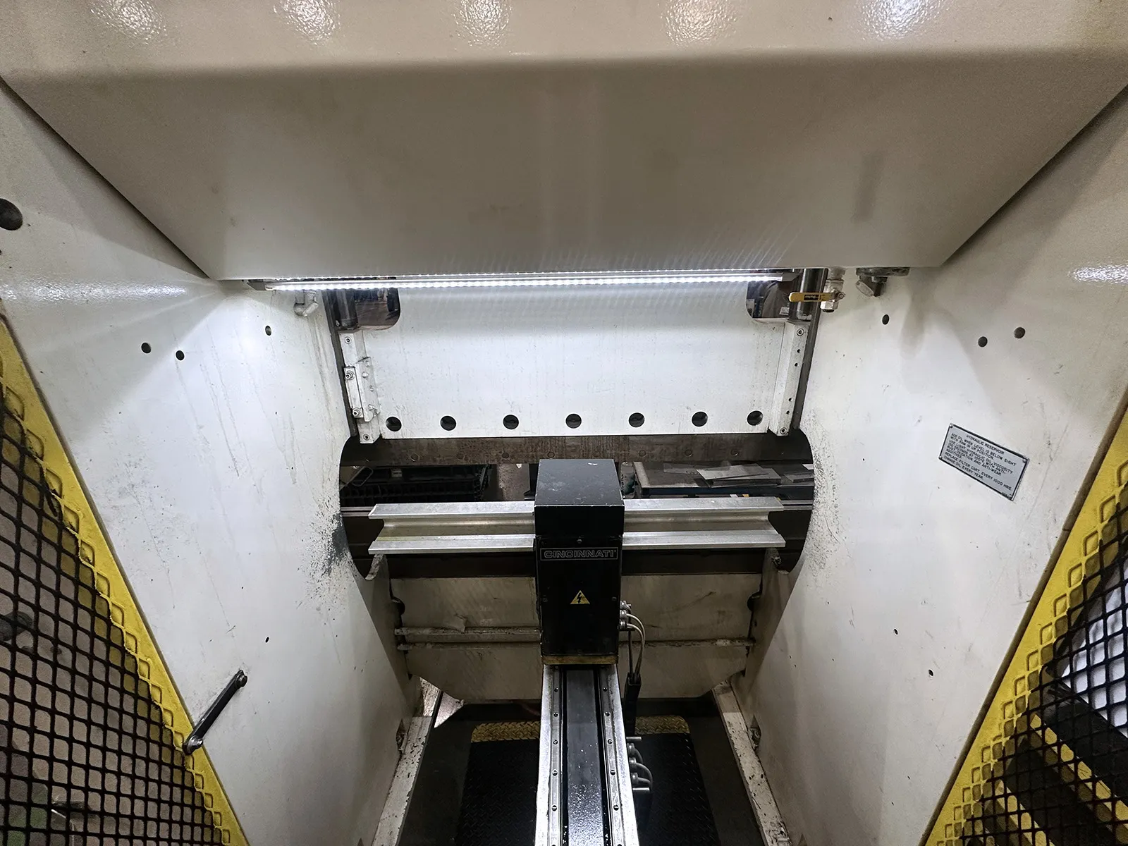 60 Ton, Cincinnati #60PF4, CNC press brake, 6' overall, 54" between housing, 11" stroke, 10" throat, 20" - Image 4