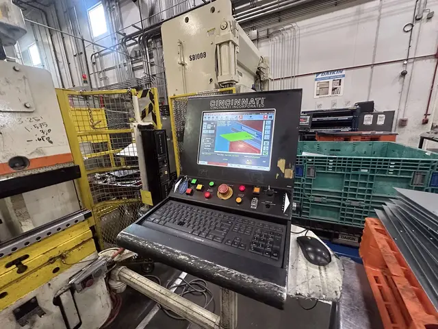 90 Ton, Cincinnati #90PF6, CNC press brake, 8' overall, 78" between housing, 8" stroke, 7" throat, 15" open - Image 2