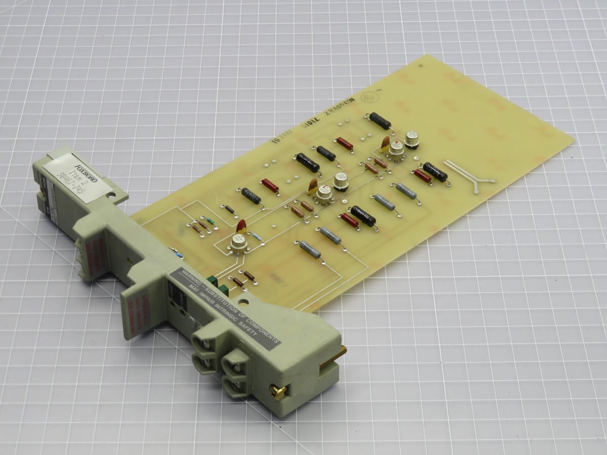 Foxboro #2A0-V31-FGB, Voltage to Current Conversion Module, 0-10 VDC Input, 4-20 mA Output - Image 1