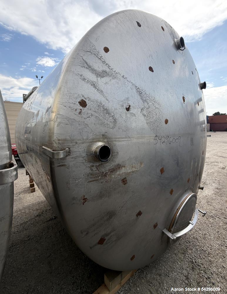 4,700 gallon Feldmeier, Vertical Tank, 304L Stainless Steel, 114" diameter x 102" straight side, 24" manway - Image 4