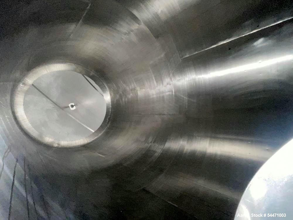 5,000 gallon Storage Tank, Stainless Steel, insulated, 7.5' diameter x 20' H, manway, CIP piping - Image 4