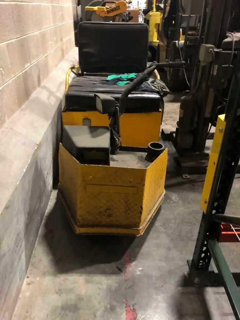 Cushman, 3-wheel electric scooter - Image 2
