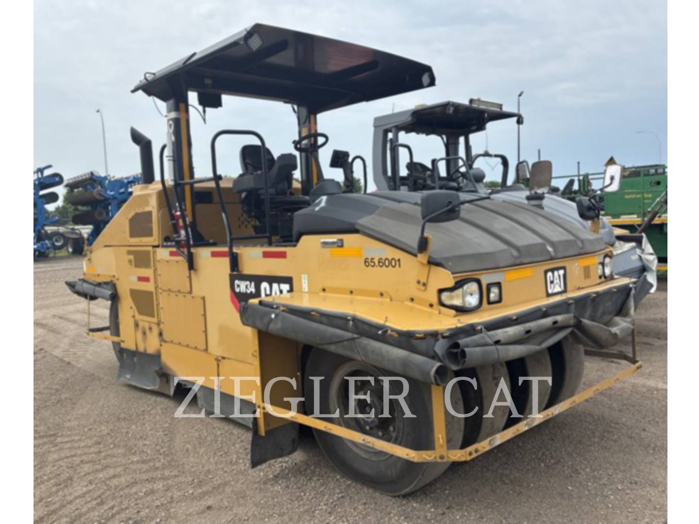 Caterpillar CW34, Pneumatic Tired Compactor, 7335 hours, S/N: AL300147, 2016 - Image 2