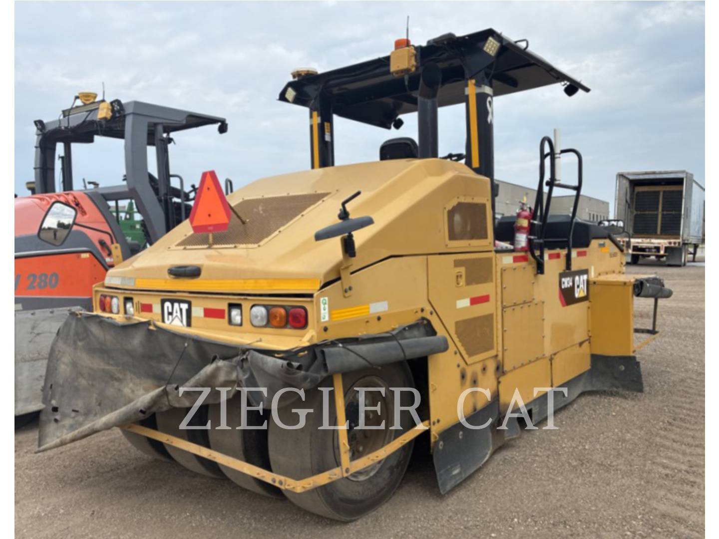 Caterpillar CW34, Pneumatic Tired Compactor, 7335 hours, S/N: AL300147, 2016 - Image 3