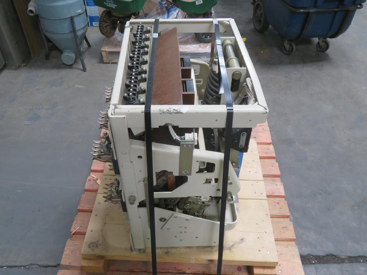 1600 Amps, GE #AK-2A-50-1, Circuit Breaker, 3-POLE, Air Type, 600 VAC, 1600 Amps, 60 HZ - Image 2