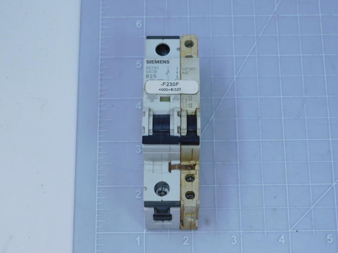 25 Amp, Siemens #5SY6125-6, Circuit Breakers 1 Pole w/ 5ST3010 Auxiliary Circuit Switch, LOT of 55 - Image 3