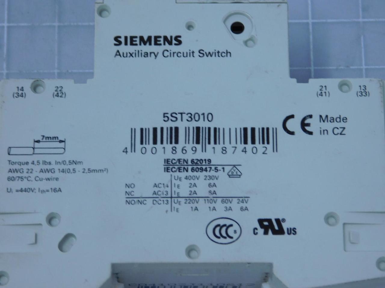 2 Amp, Siemens #5SY6104-7, Circuit Breakers 1 Pole 4 A w/ 5ST3010 Auxiliary Circuit Switches, LOT of 24 - Image 9
