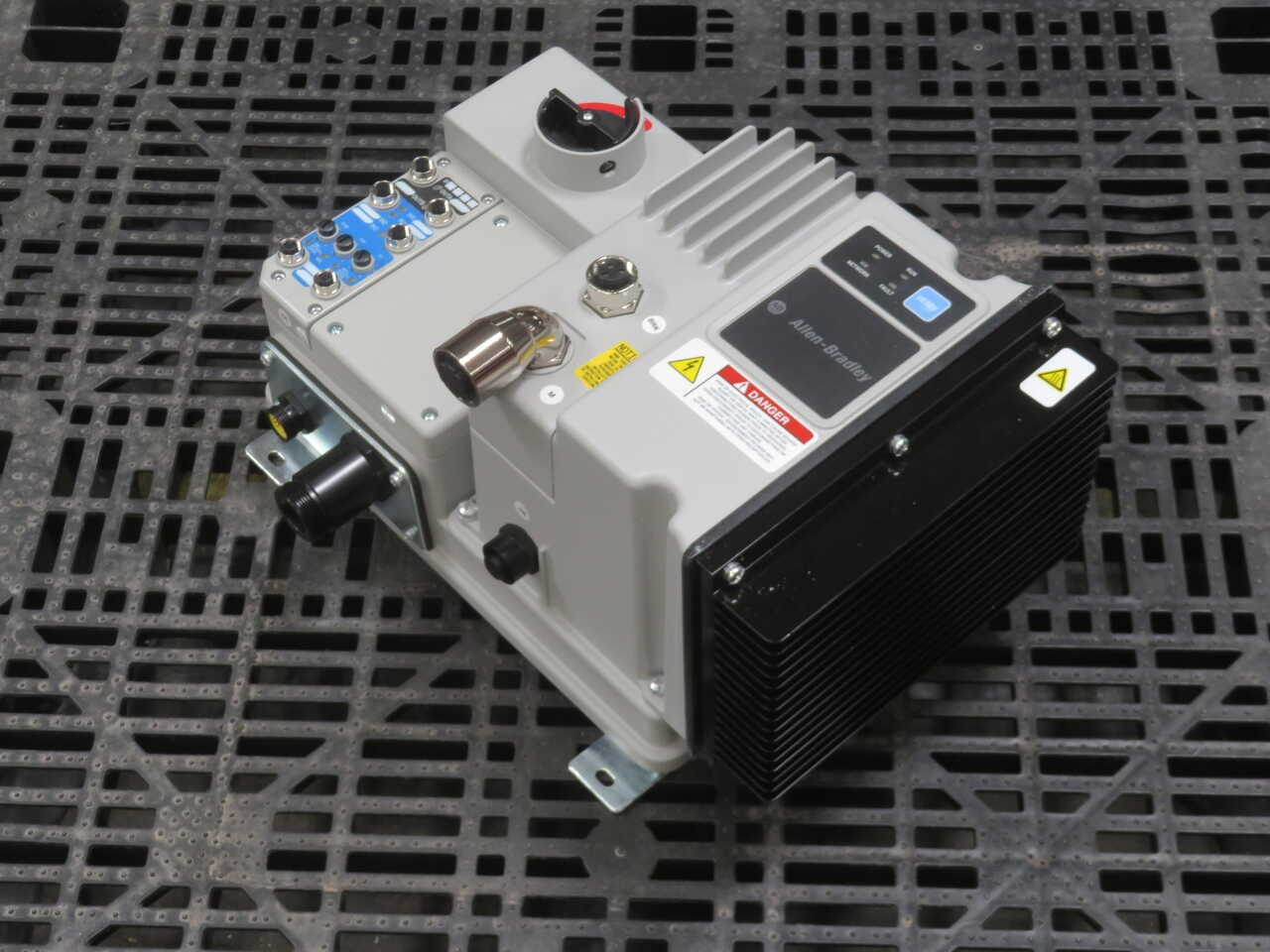 1 HP Allen-Bradley #2 84e-fvd2p3z-10-rrg, Variable Frequency Drive - Image 1
