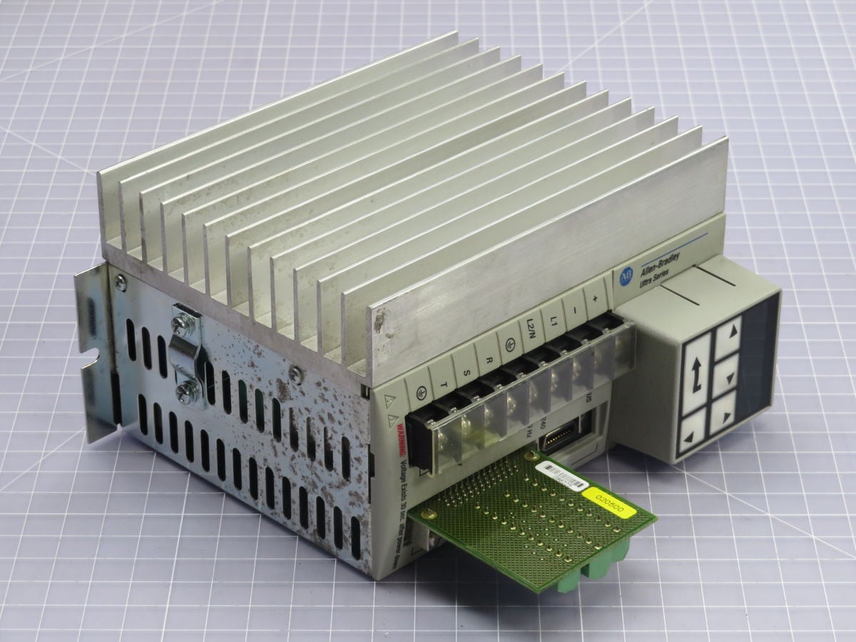 1 KW Allen-Bradley #1398-DDM-009, Servo Drives, 100-240 VAC, 1 KW Power, 6 A Cont. Current - Image 1