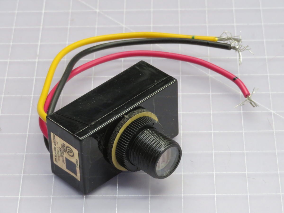 ALR #AA-1068, Photo Control Sensor Switch, LOT of 120 - Image 1