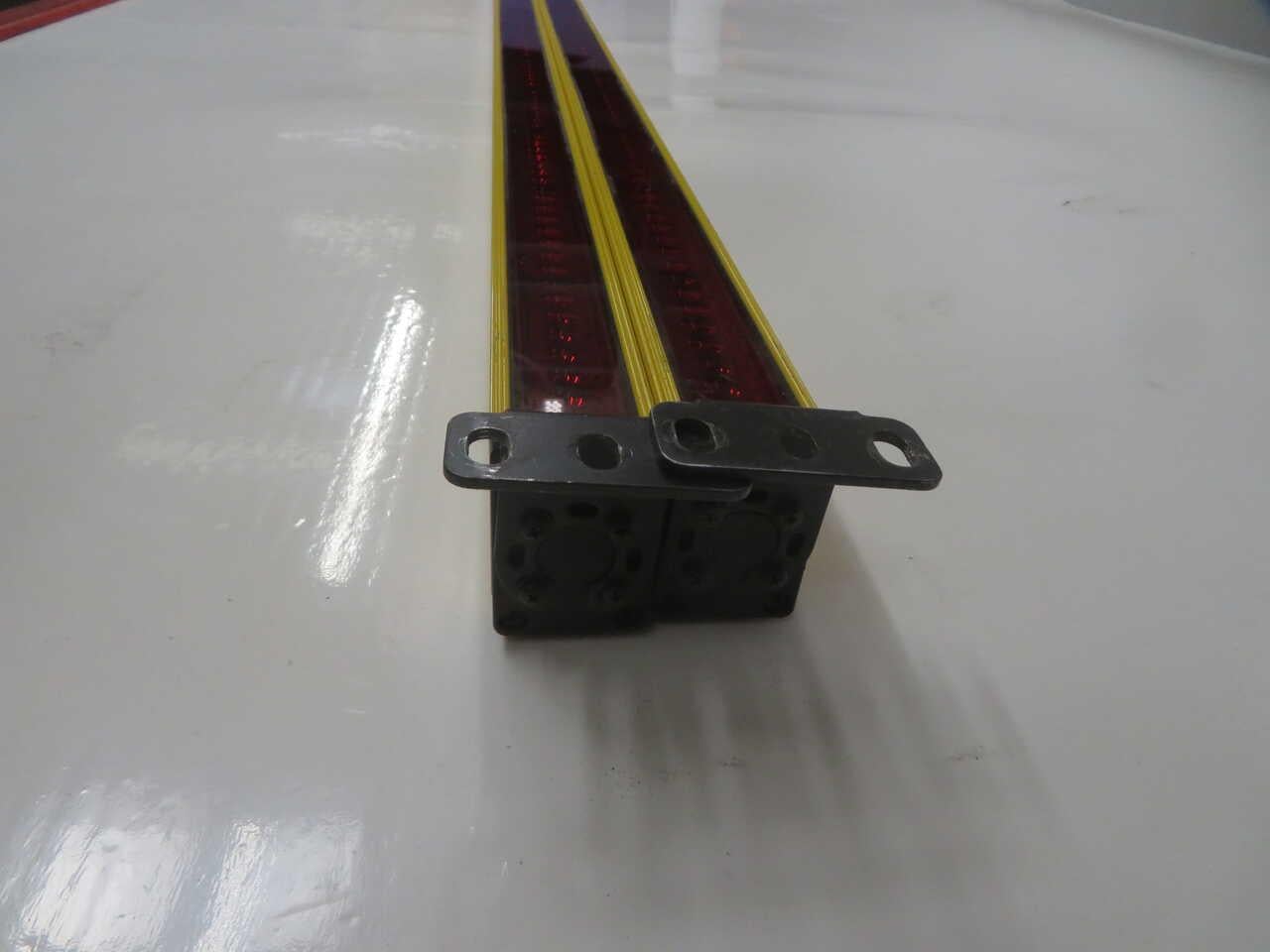 STI #MS46-20-1215-Q1-X, Light Curtain Transmitter Receiver Pair - Image 4