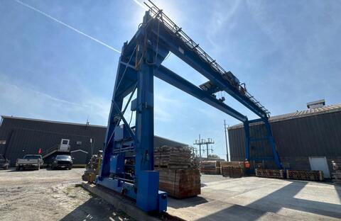 10 Ton, TM Equipment, overhead bridge powered gantry crane, 50' span, class C, motorized end trucks, runs on - Image 4