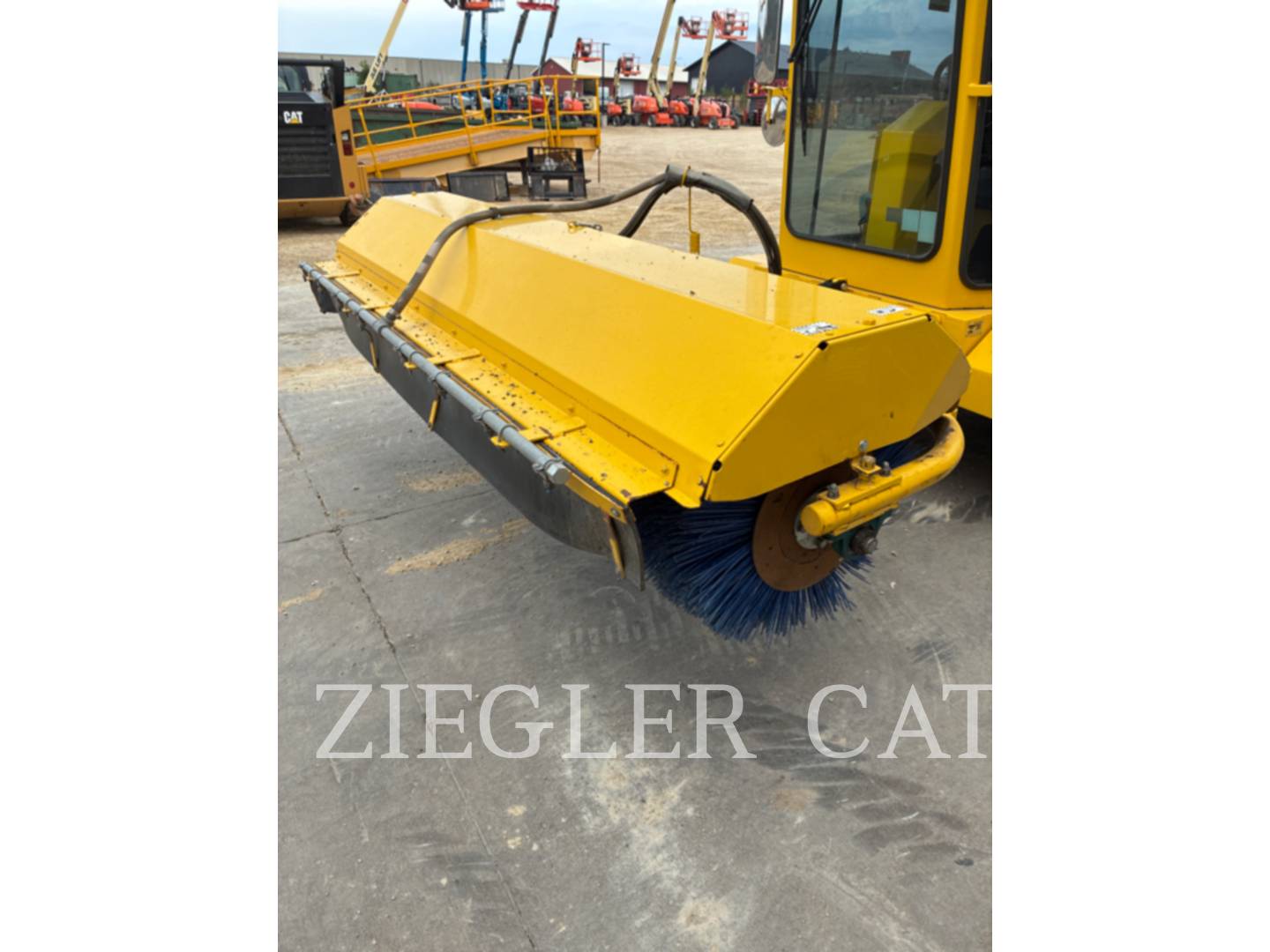 Superior SM74C, Road Broom, 316 hours, S/N: 923883, 2023 - Image 5