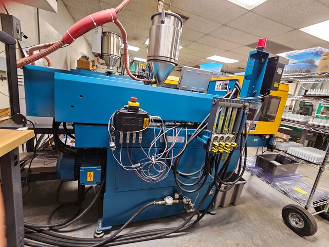 12 Ton, Boy #12A, Horizontal Injection Molding Machine, 10.19" x 10.19" tie bar spacing, 15.74" x 8.66" - Image 4