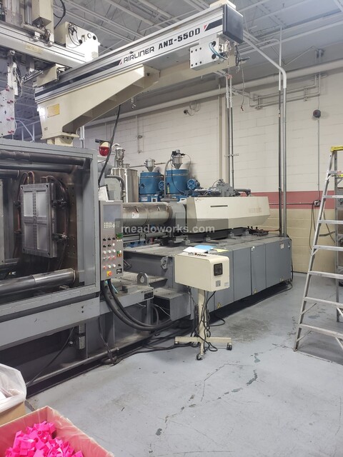 Nissei #FV9000, Horizontal Injection Molding Machine, Yushin take-out robot, 32,752 run hours, 1998 - Image 2