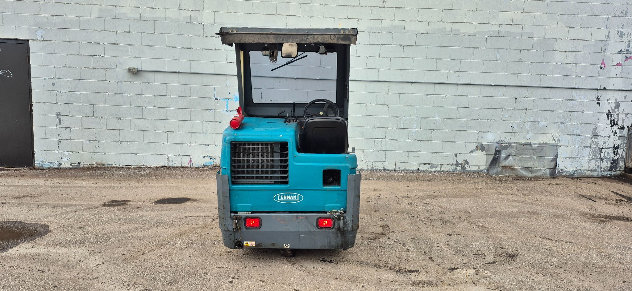 Tennant #S20, compact ride on sweeper, gas engine, 50" sweep path, 758 hours, 2012 - Image 4