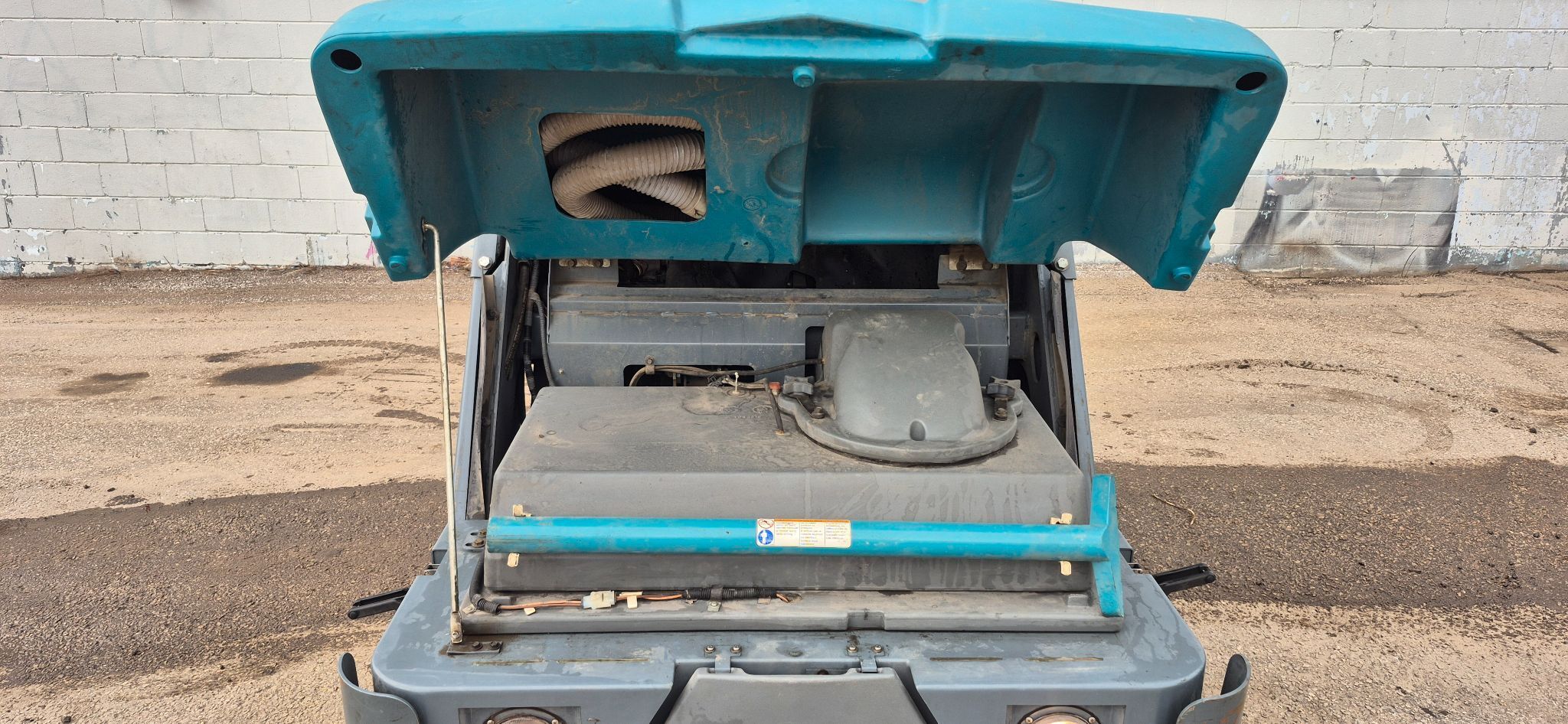 Tennant #S20, compact ride on sweeper, gas engine, 50" sweep path, 758 hours, 2012 - Image 7